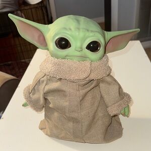 Mattel Star Wars Mandalorian Grogu/“The Child” Baby Yoda Plush Toy Display